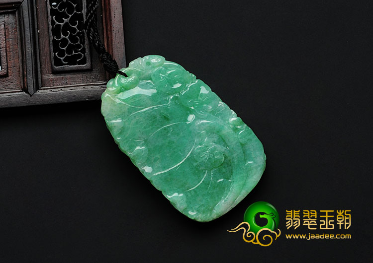 糯冰种豆色满绿缅甸翡翠一路连科挂件