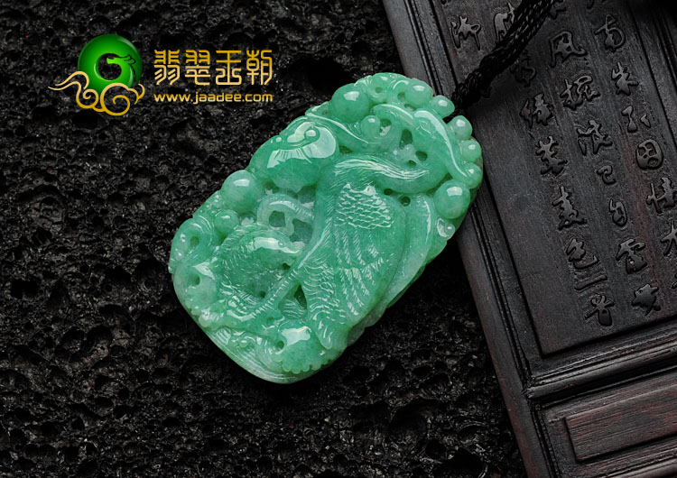 糯冰种豆色满绿缅甸翡翠一路连科挂件