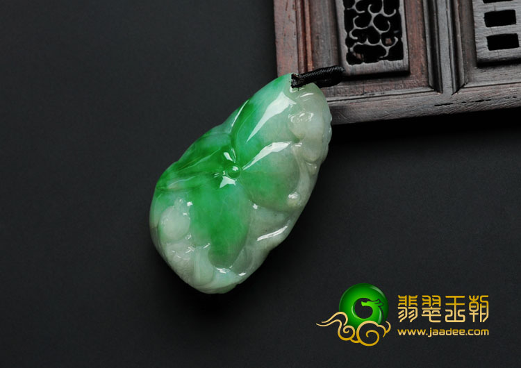糯冰种翠色缅甸翡翠年年有余挂件