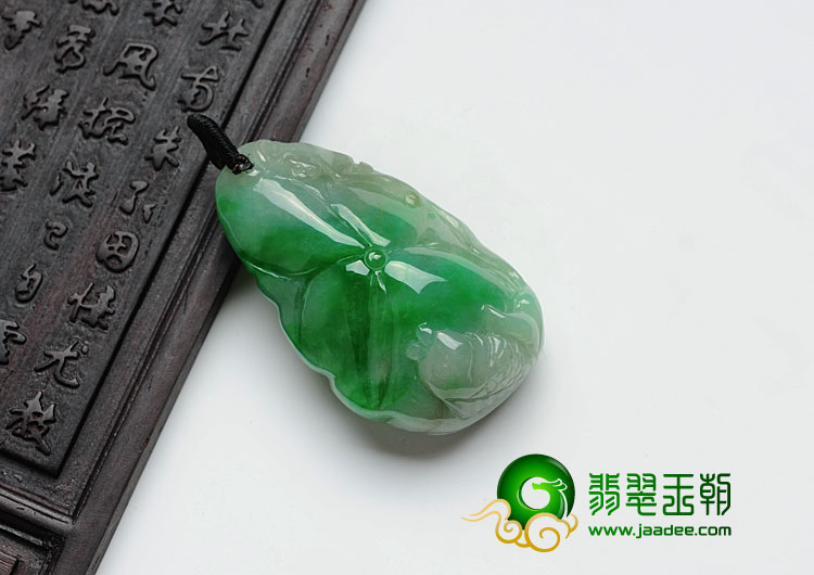 糯冰种翠色缅甸翡翠年年有余挂件