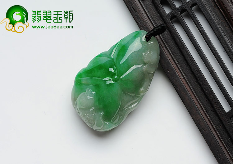 糯冰种翠色缅甸翡翠年年有余挂件