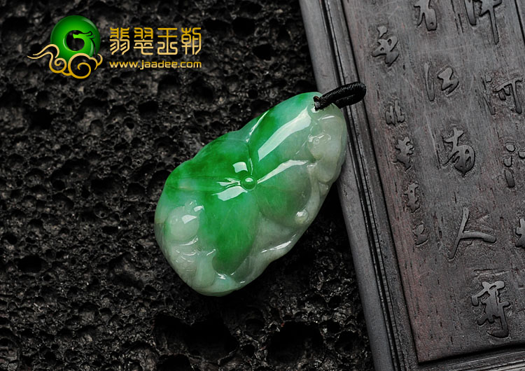 糯冰种翠色缅甸翡翠年年有余挂件