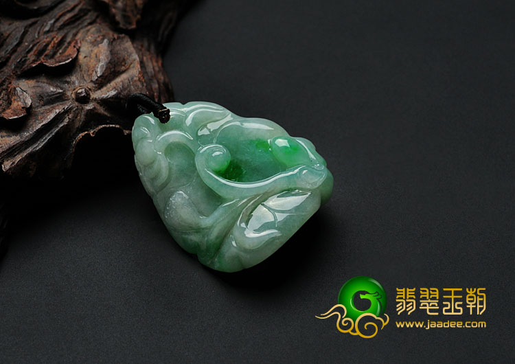 糯冰种翠色缅甸翡翠一品清廉挂件