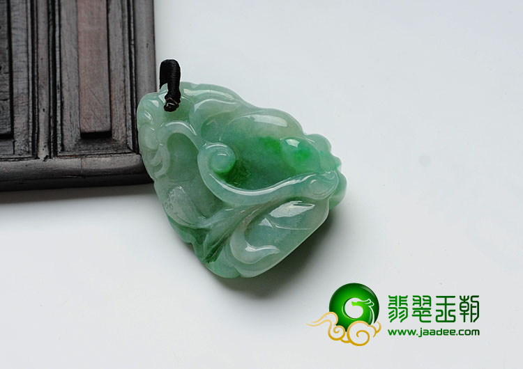 糯冰种翠色缅甸翡翠一品清廉挂件