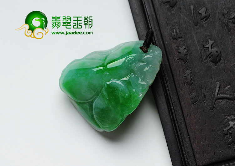 糯冰种翠色缅甸翡翠一品清廉挂件