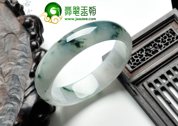 糯冰种飘花缅甸翡翠手镯（56.3mm）