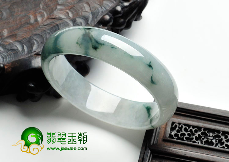 糯冰种飘花缅甸翡翠手镯（56.3mm）