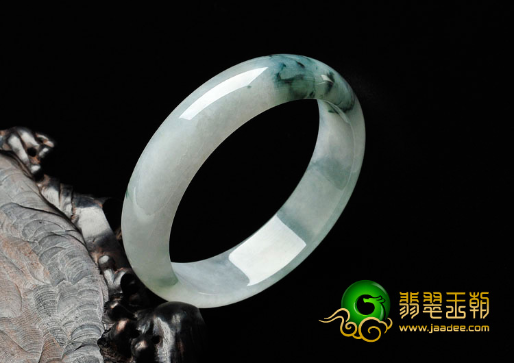 糯冰种飘花缅甸翡翠手镯（56.2mm）