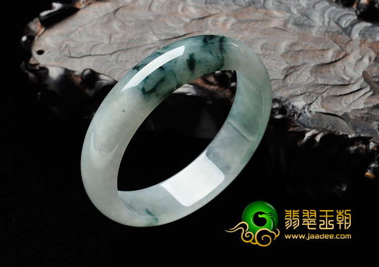 糯冰种飘花缅甸翡翠手镯（56.2mm）