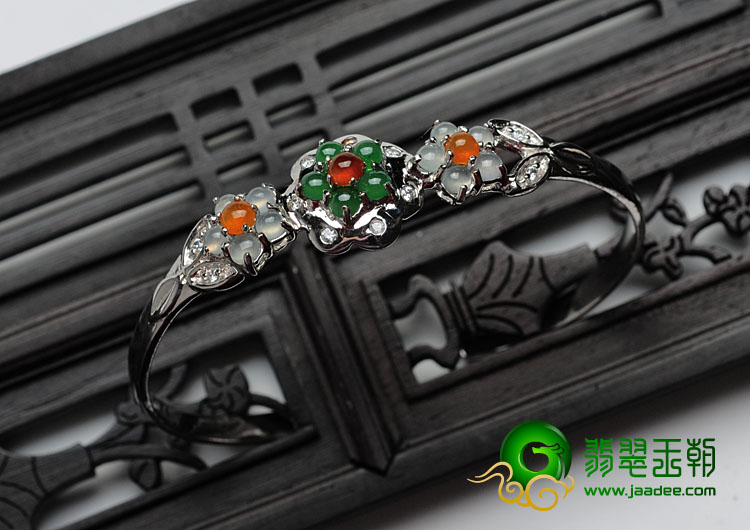 冰种三彩缅甸翡翠银镀白金贵妃镯（54.3mm-42.1mm）