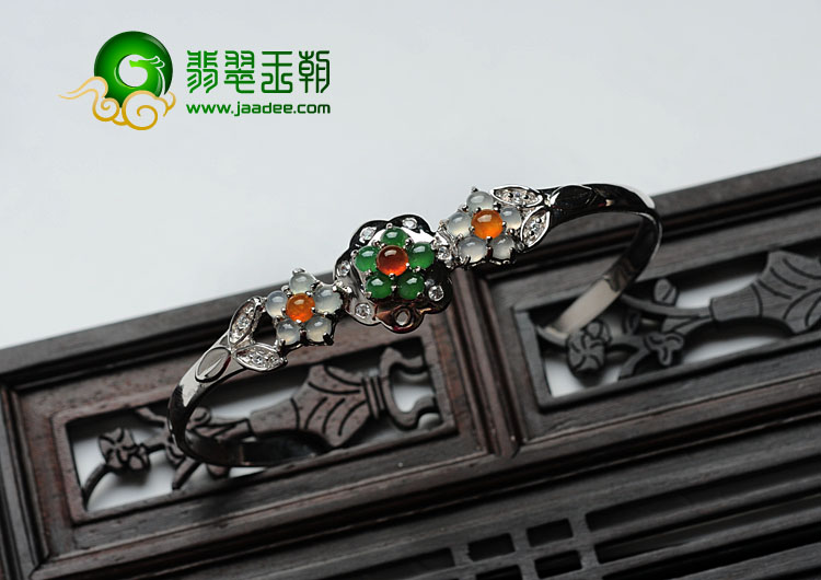 冰种三彩缅甸翡翠银镀白金贵妃镯（54.3mm-42.1mm）