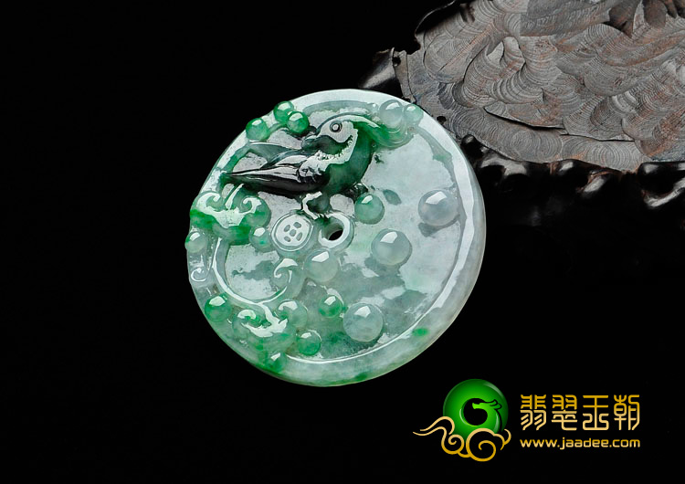 糯冰种飘翠缅甸翡翠喜上眉梢挂件