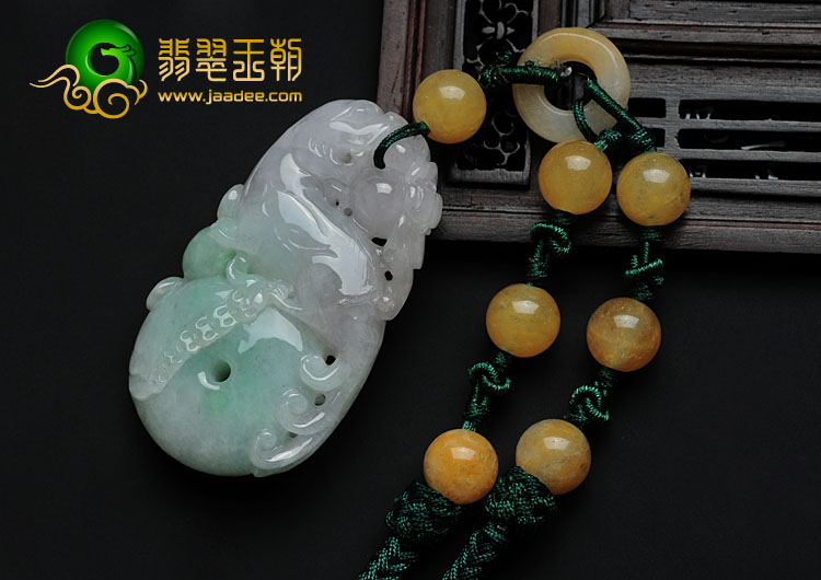 糯冰种春带彩缅甸翡翠招财貔貅挂件