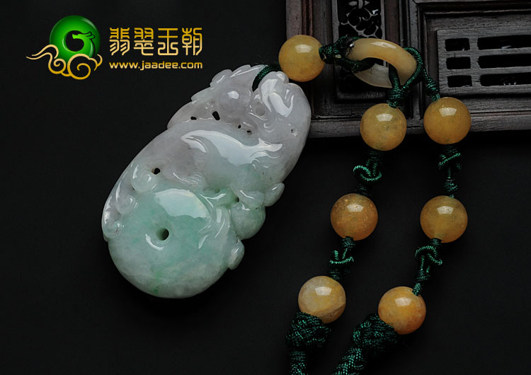 糯冰种春带彩缅甸翡翠招财貔貅挂件