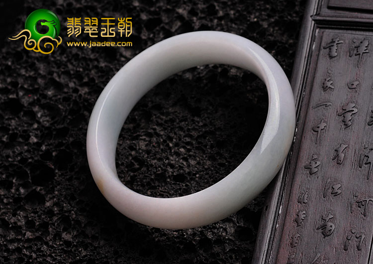细糯种淡春色缅甸翡翠手镯（56.6mm）