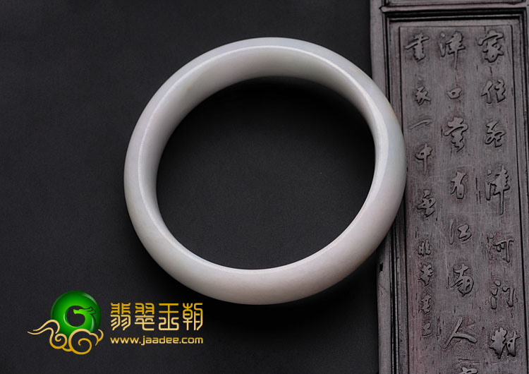 细糯种淡春色缅甸翡翠手镯（56.6mm）