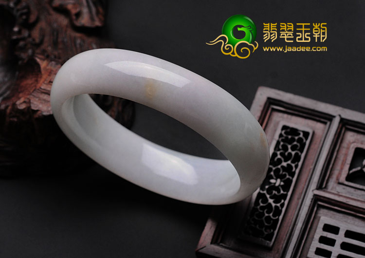细糯种淡春色缅甸翡翠手镯（56.6mm）