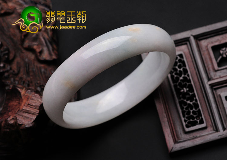 细糯种淡春色缅甸翡翠手镯（56.6mm）