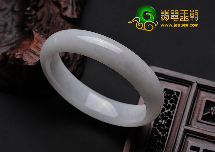 细糯种淡春色缅甸翡翠手镯（58.5mm）