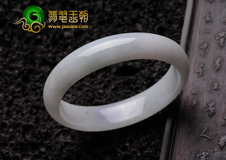 细糯种淡春色缅甸翡翠手镯（58.5mm）