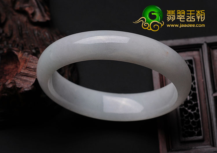 细糯种淡春色缅甸翡翠手镯（58.5mm）