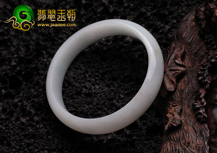细糯种淡春色缅甸翡翠手镯（58.5mm）