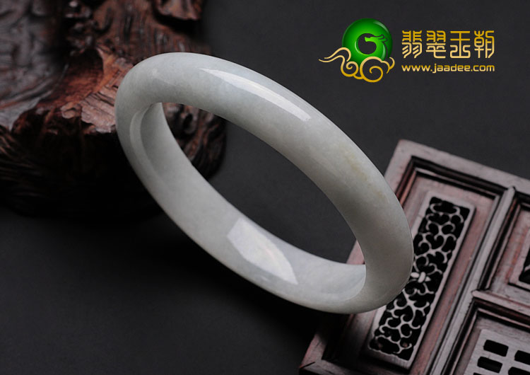 细糯种淡春色缅甸翡翠手镯（58.2mm）