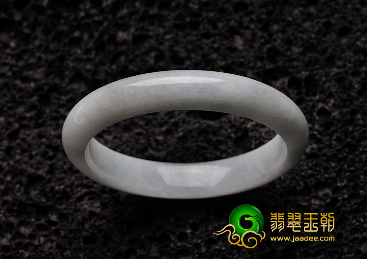 细糯种淡春色缅甸翡翠手镯（58.2mm）