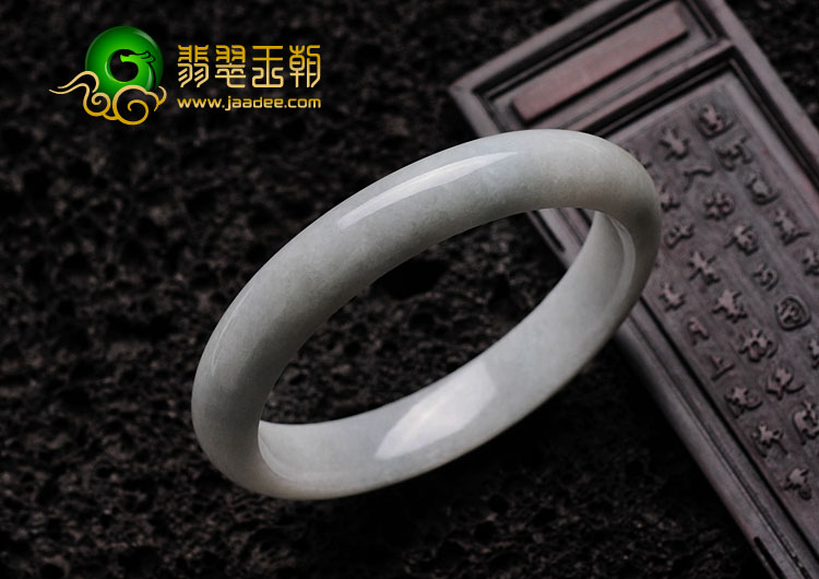 细糯种淡春色缅甸翡翠手镯（58.2mm）