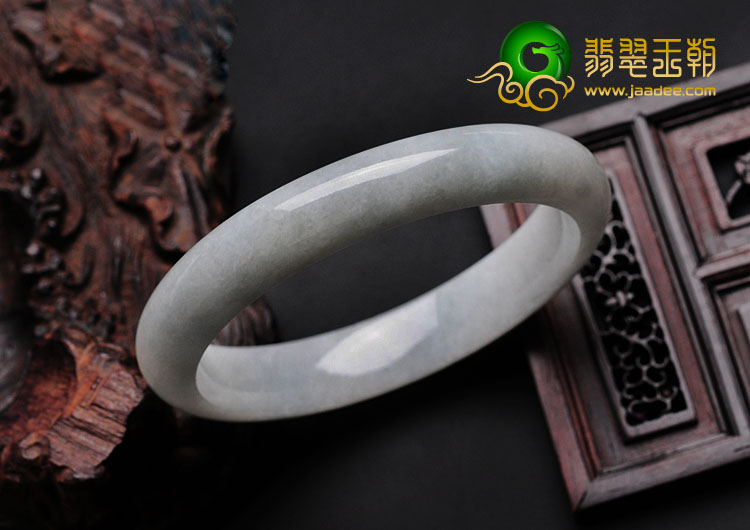 细糯种淡春色缅甸翡翠手镯（58.2mm）
