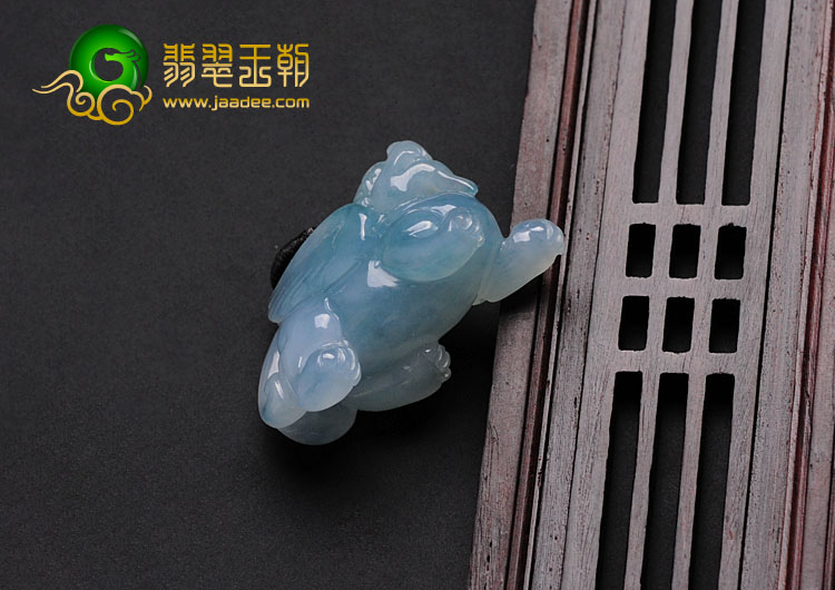 冰种蓝晴水缅甸翡翠貔貅挂件