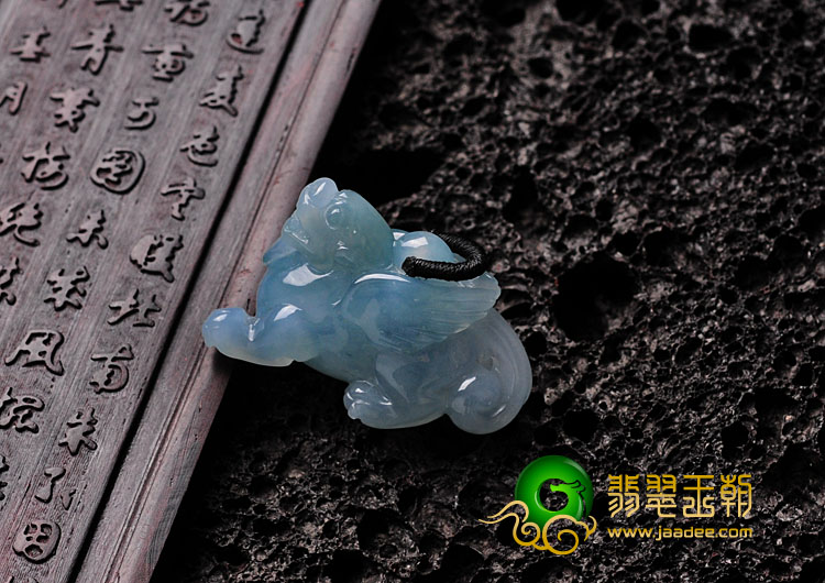 冰种蓝晴水缅甸翡翠貔貅挂件