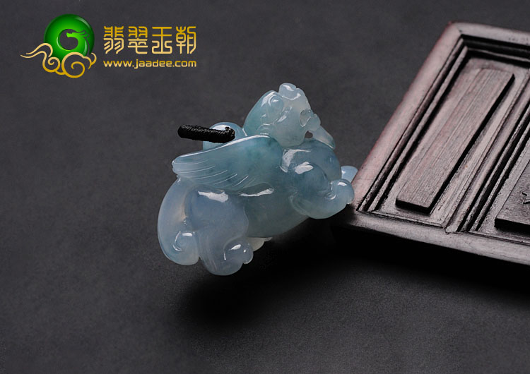 冰种蓝晴水缅甸翡翠貔貅挂件