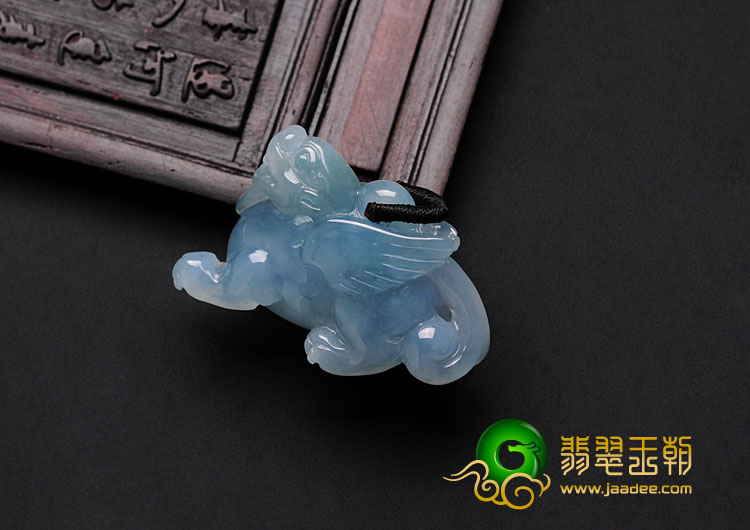 冰种蓝晴水缅甸翡翠貔貅挂件