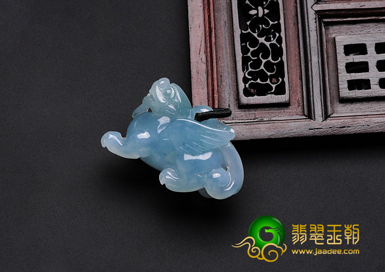 冰种蓝晴水缅甸翡翠貔貅挂件