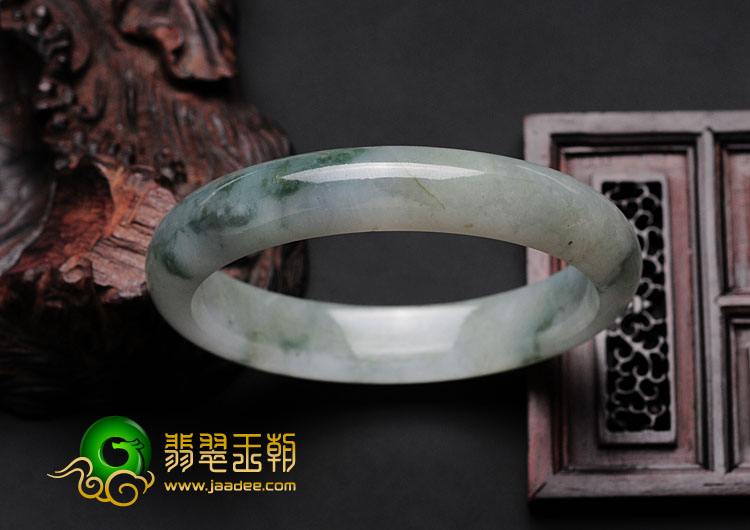 糯冰种飘花缅甸翡翠手镯（56.3mm）