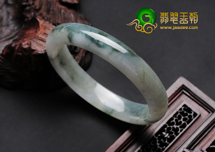 糯冰种飘花缅甸翡翠手镯（56.3mm）