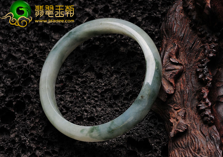 糯冰种飘花缅甸翡翠手镯（56.3mm）