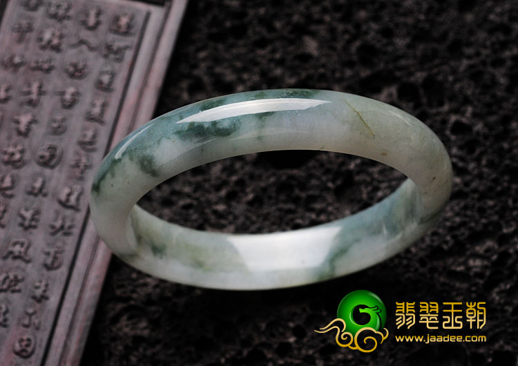 糯冰种飘花缅甸翡翠手镯（56.3mm）