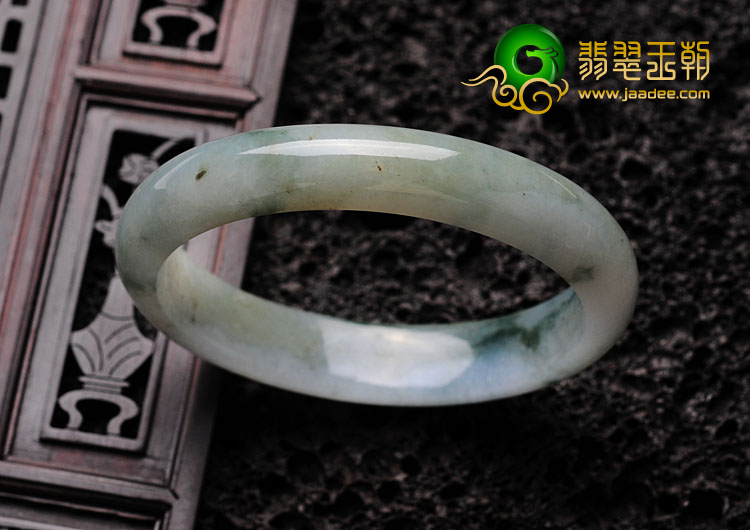 糯冰种飘花缅甸翡翠手镯（56.3mm）
