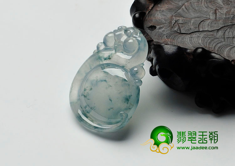 冰玻种飘花缅甸翡翠如意龙挂件