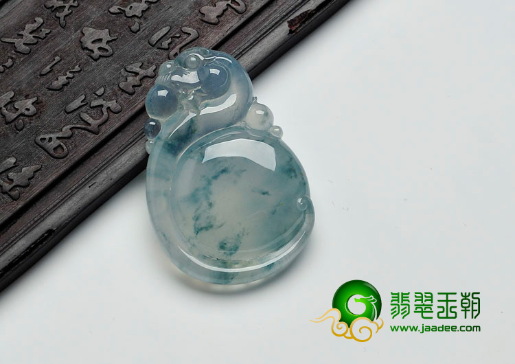 冰玻种飘花缅甸翡翠如意龙挂件