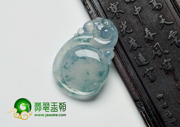 冰玻种飘花缅甸翡翠如意龙挂件