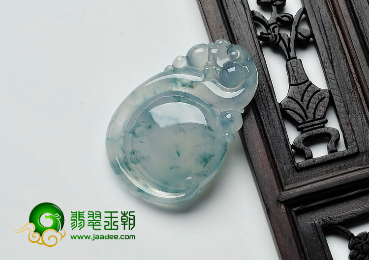 冰玻种飘花缅甸翡翠如意龙挂件