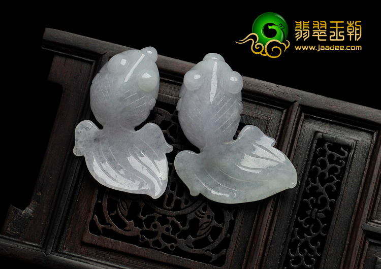 糯冰种淡春带彩缅甸翡翠小金鱼挂件（一对）