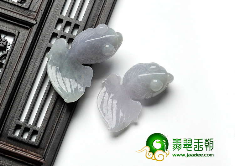 糯冰种淡春带彩缅甸翡翠小金鱼挂件（一对）