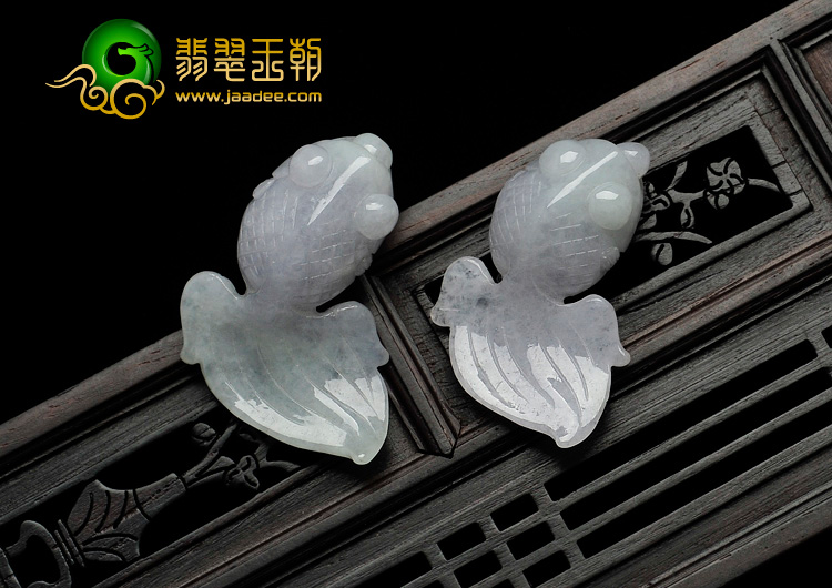 糯冰种淡春带彩缅甸翡翠小金鱼挂件（一对）