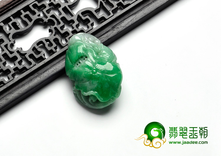 糯冰种翠色缅甸翡翠年年有余挂件