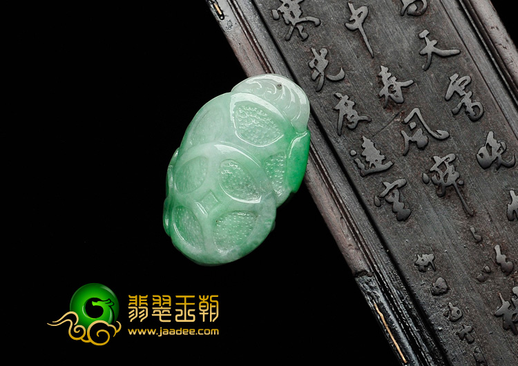 糯冰种翠色缅甸翡翠年年有余挂件