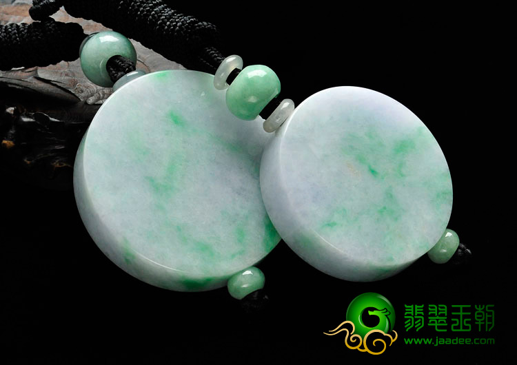 细糯种春带彩缅甸翡翠平安扣挂件（一对）